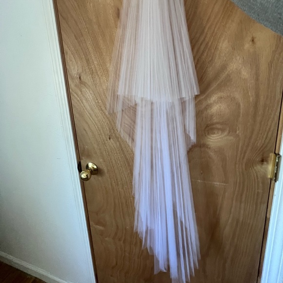 Wayfarer Bride NYC Handmade Pleated Veil - Picture 9 of 10